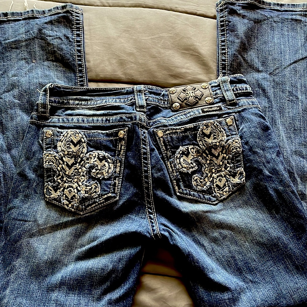 Very comfortable, super cute! Love the butt pockets